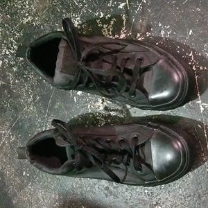 BLACK CONVERSE MENS 7 CHUCK TAYLORS